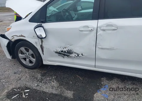 2020 Toyota Sienna Le z USA, uszkodzony, nr VIN 5TDKZ3DC7LS058323